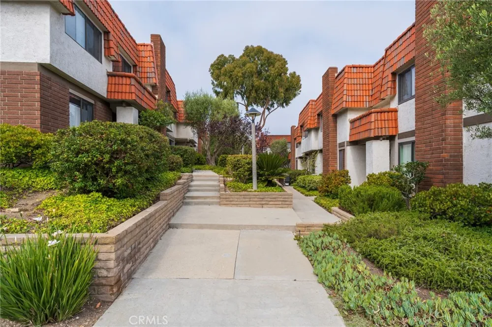 28033 Ridgebluff Court Rancho Palos Verdes, CA 90275