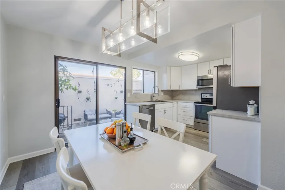 28033 Ridgebluff Court Rancho Palos Verdes, CA 90275
