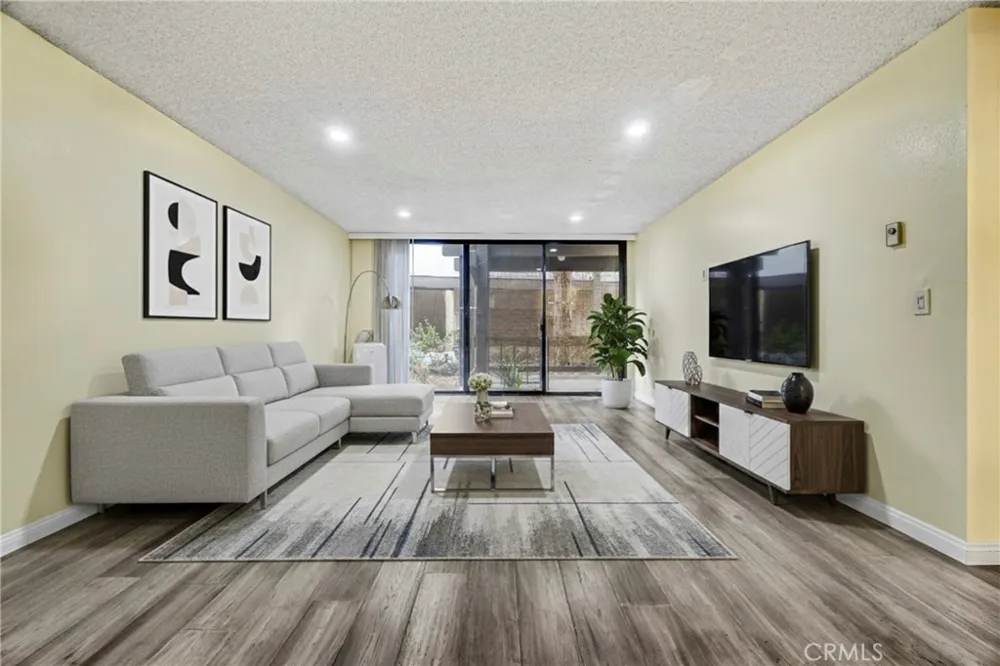 8650 Gulana Playa del Rey, CA 90293