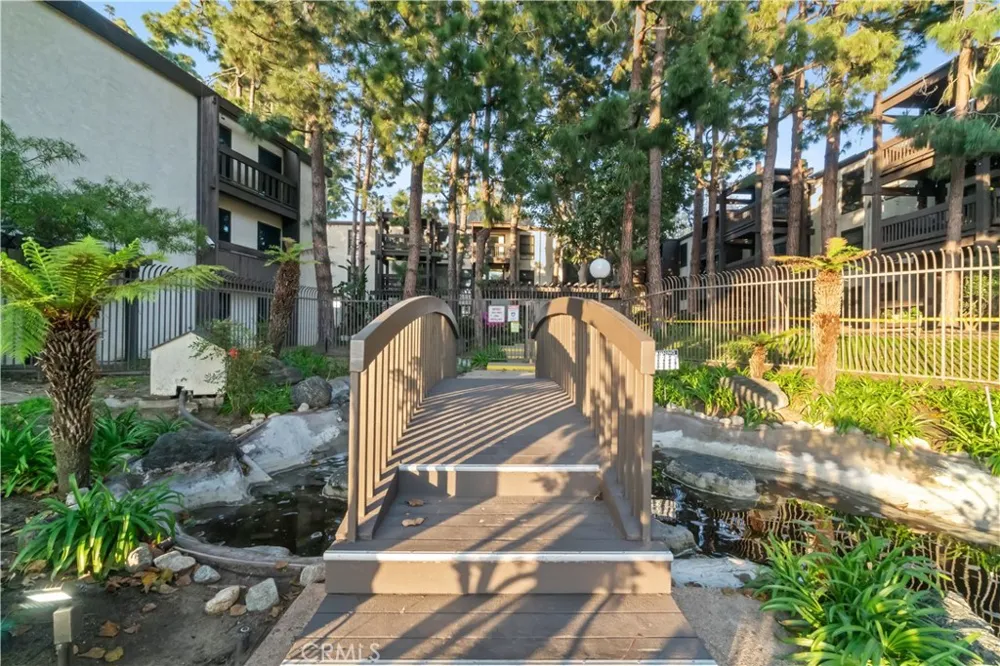 8650 Gulana Playa del Rey, CA 90293