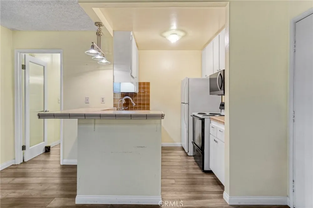 8650 Gulana Playa del Rey, CA 90293