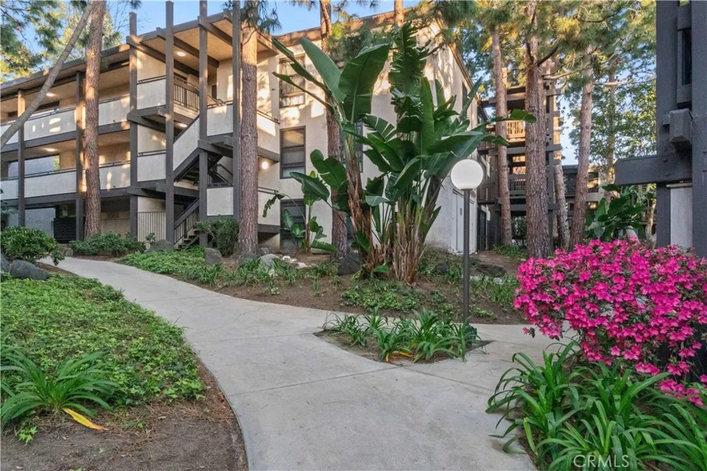8650 Gulana Playa del Rey, CA 90293
