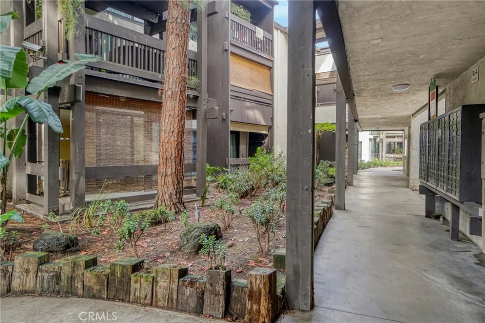 8650 Gulana Playa del Rey, CA 90293