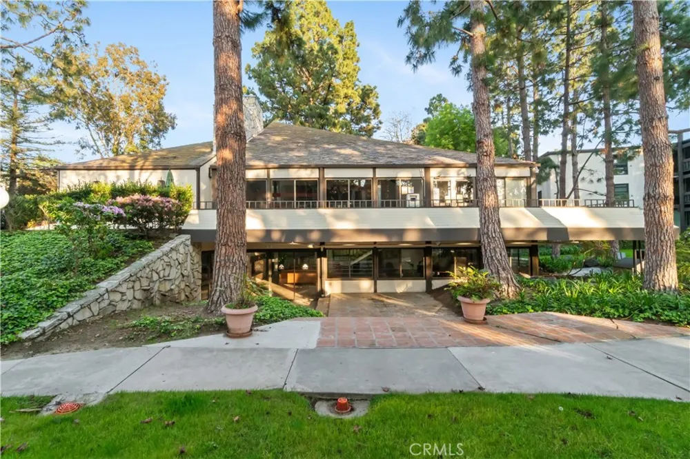 8650 Gulana Playa del Rey, CA 90293