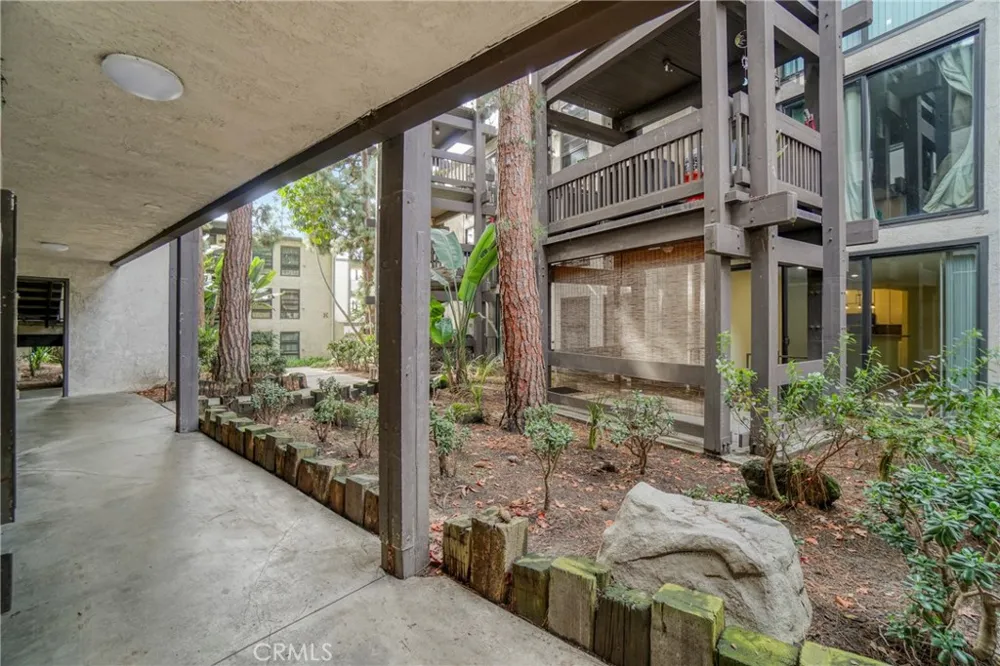 8650 Gulana Playa del Rey, CA 90293