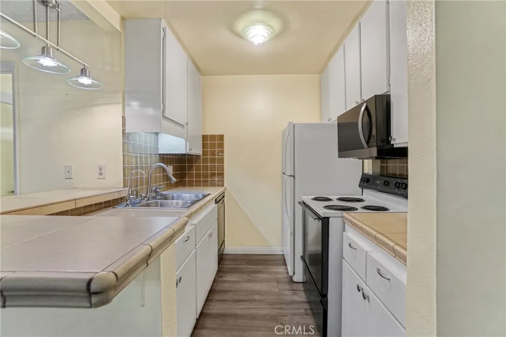 8650 Gulana Playa del Rey, CA 90293