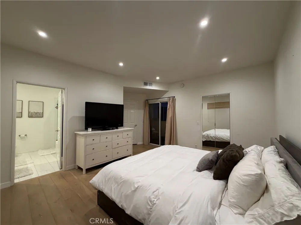 4970 Kester Avenue #10 Sherman Oaks, CA 91403
