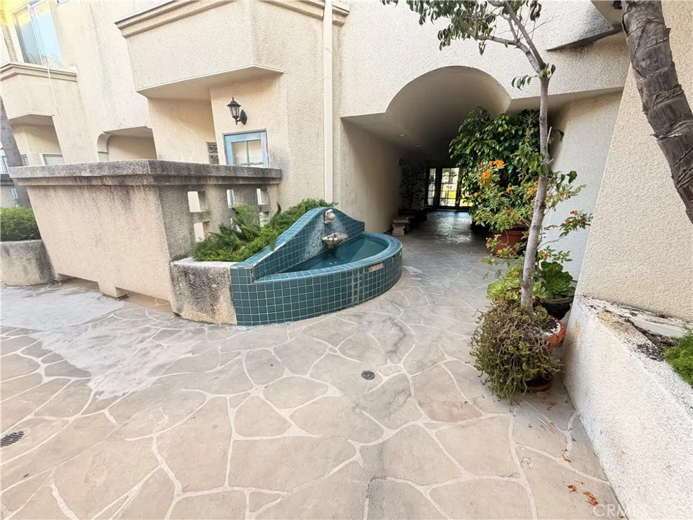 4970 Kester Avenue #10 Sherman Oaks, CA 91403
