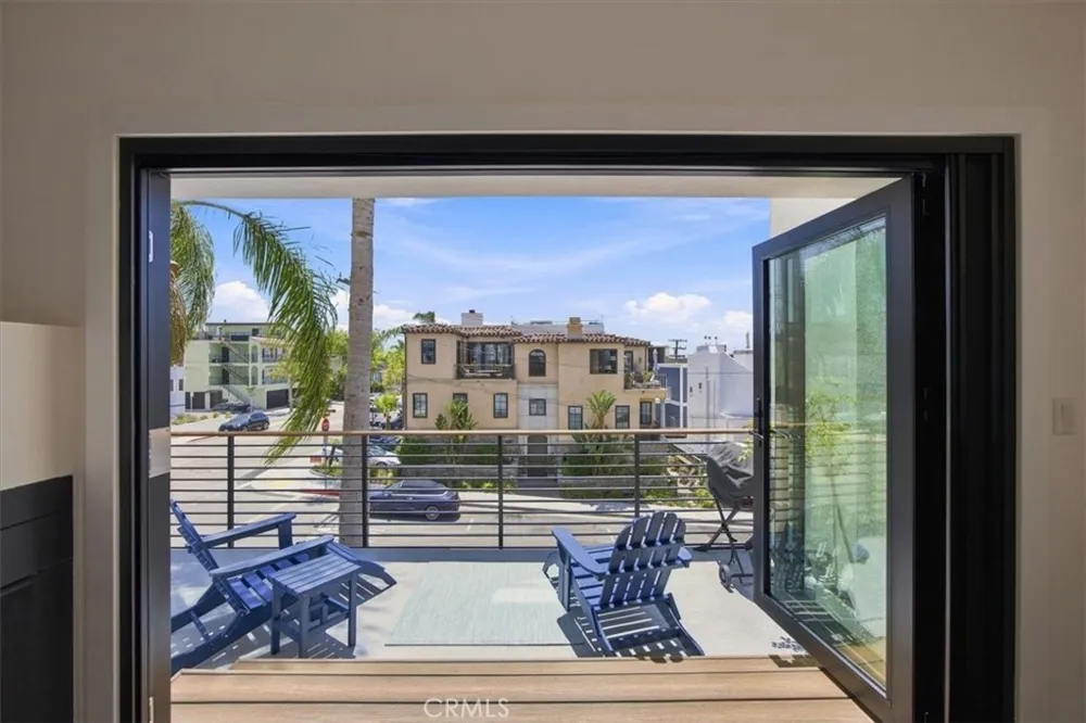 225 4th Street Hermosa Beach, CA 90254