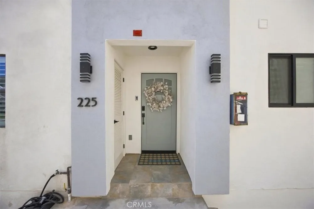 225 4th Street Hermosa Beach, CA 90254