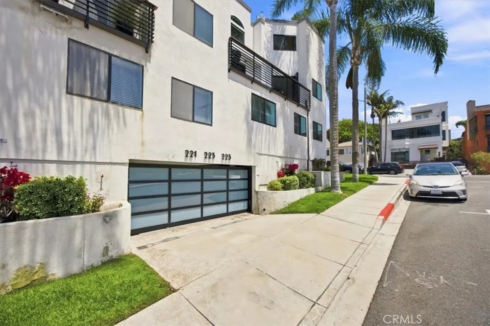 225 4th Street Hermosa Beach, CA 90254