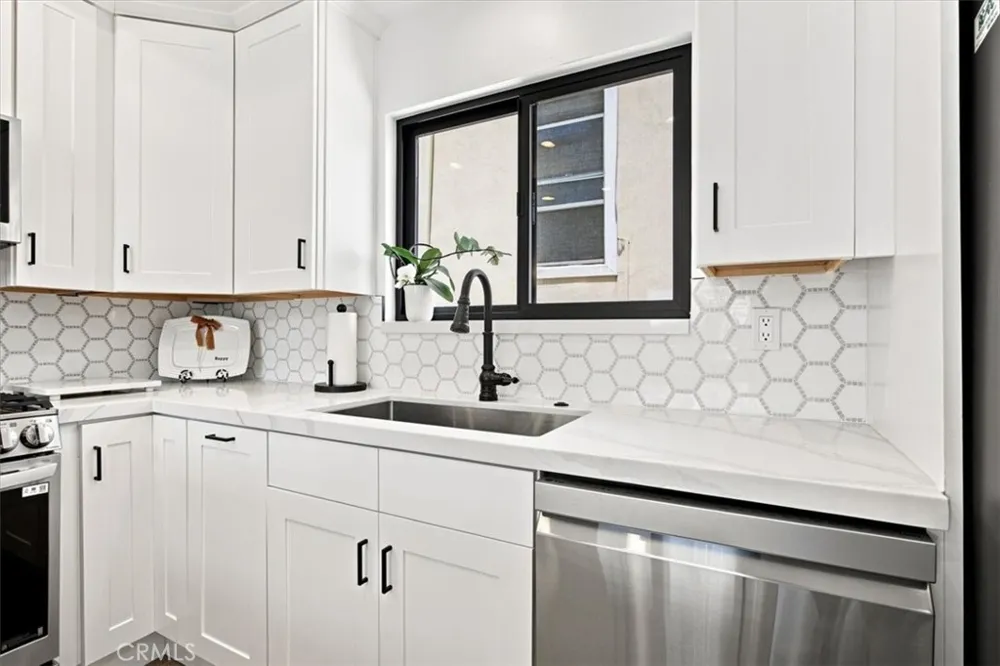 225 4th Street Hermosa Beach, CA 90254
