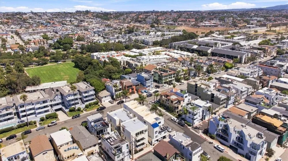 225 4th Street Hermosa Beach, CA 90254