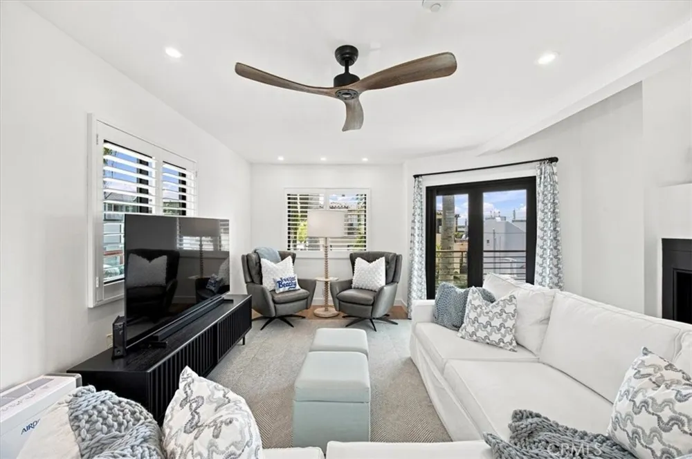 225 4th Street Hermosa Beach, CA 90254