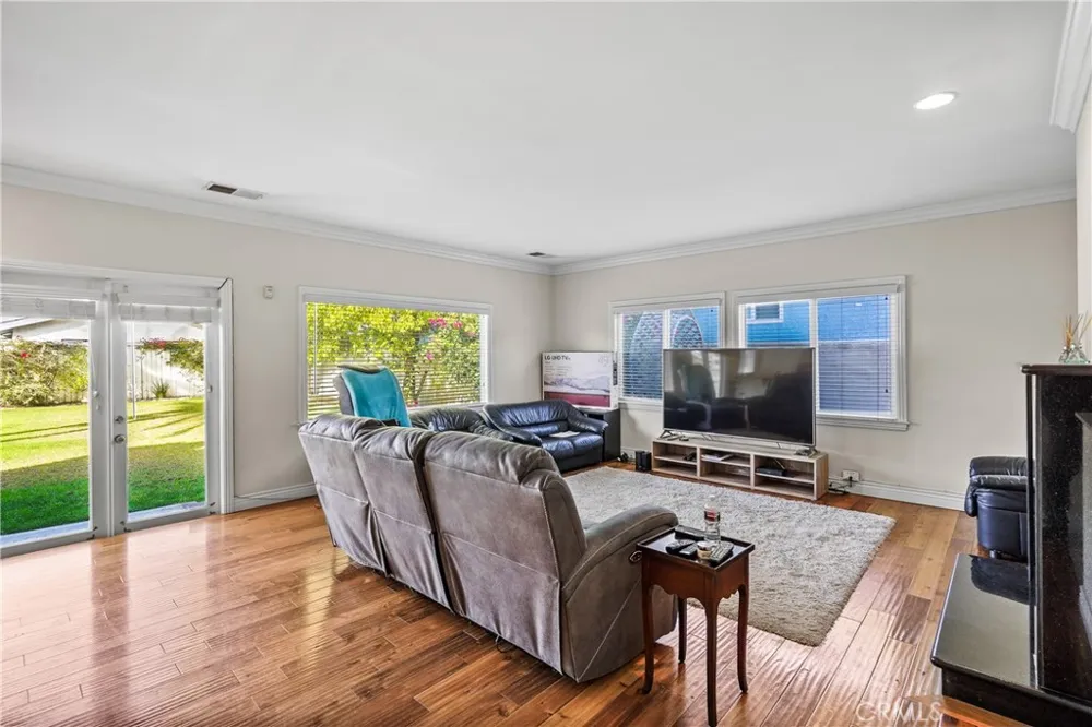 1807 10th Manhattan Beach, CA 90266