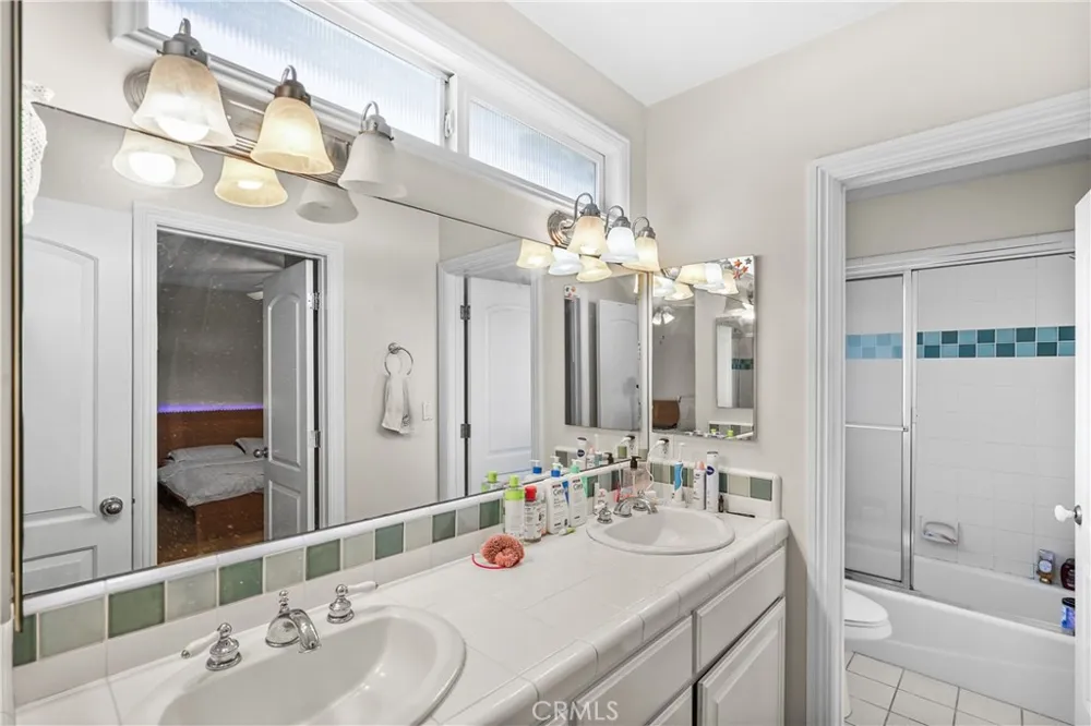 1807 10th Manhattan Beach, CA 90266
