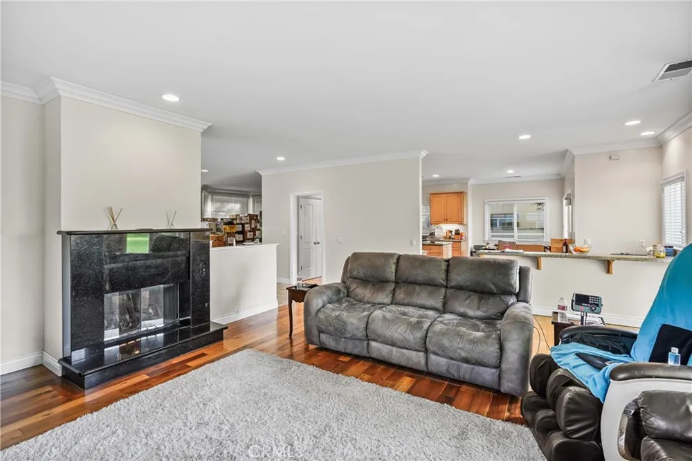 1807 10th Manhattan Beach, CA 90266
