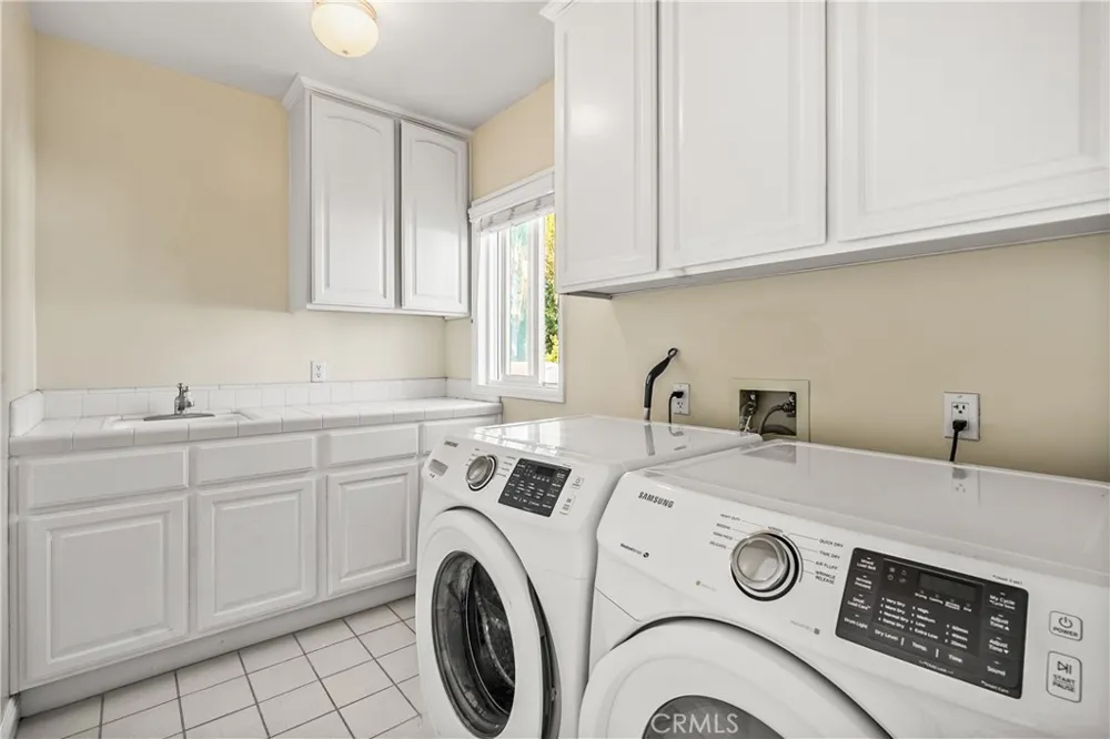 1807 10th Manhattan Beach, CA 90266