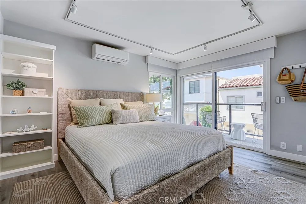 2512 Ocean Manhattan Beach, CA 90266
