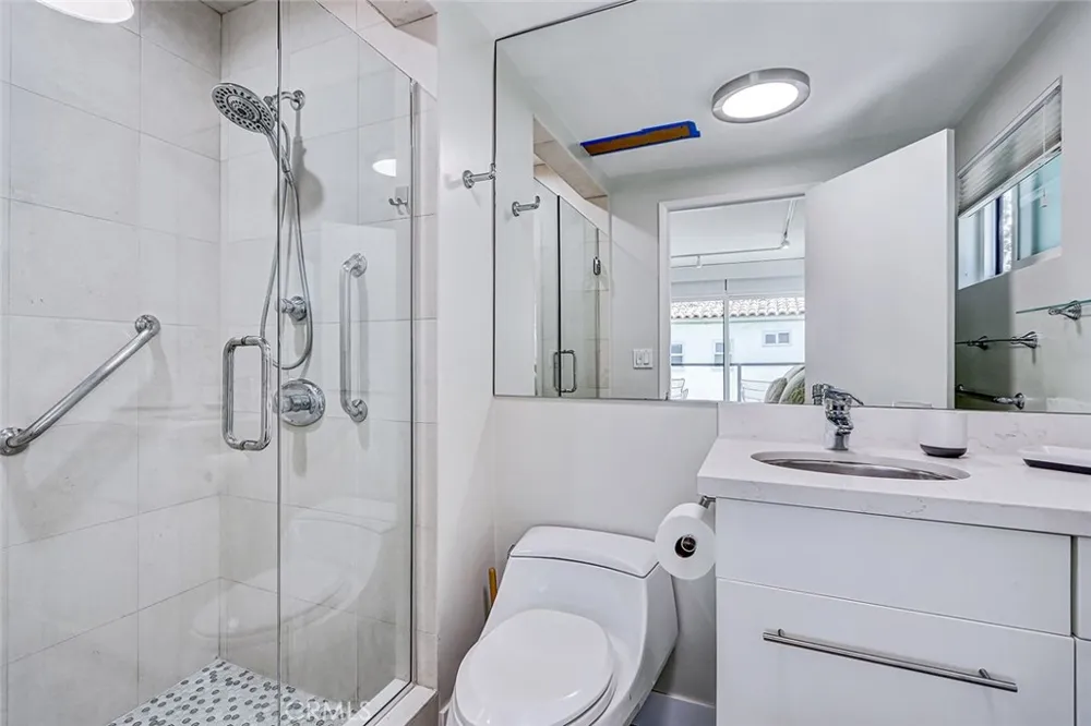 2512 Ocean Manhattan Beach, CA 90266
