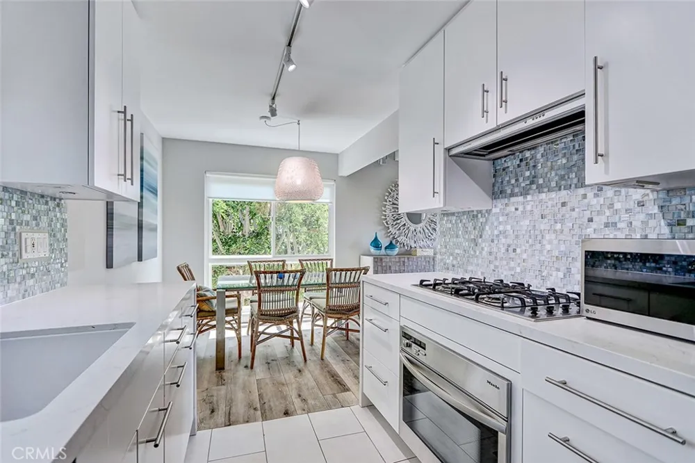 2512 Ocean Manhattan Beach, CA 90266