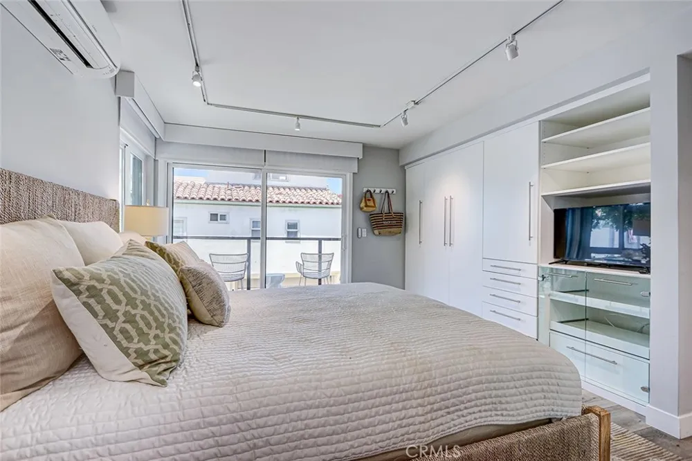 2512 Ocean Manhattan Beach, CA 90266