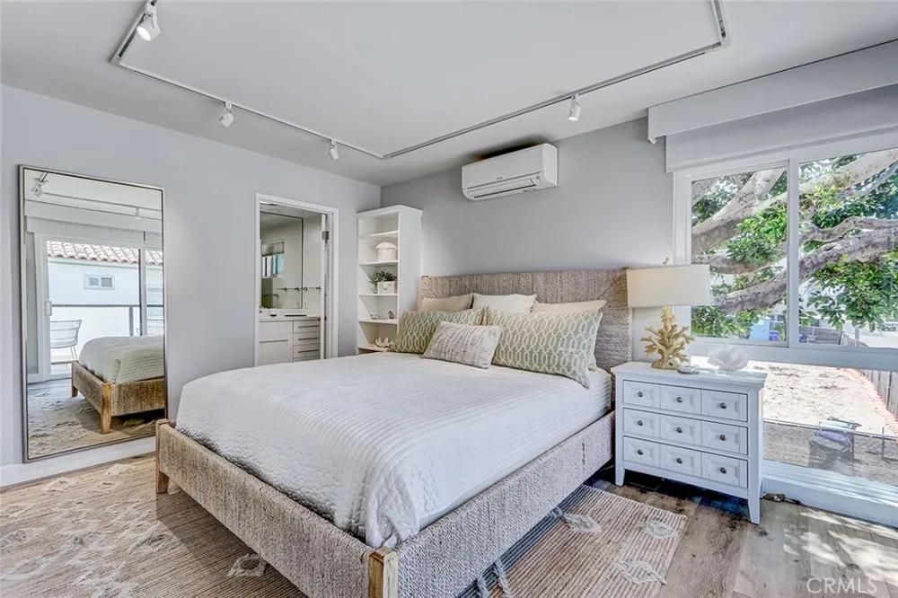 2512 Ocean Manhattan Beach, CA 90266