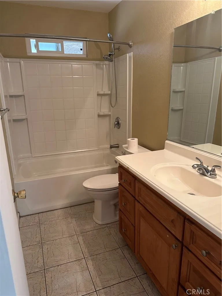 683 W 12th #2 San Pedro, CA 90015