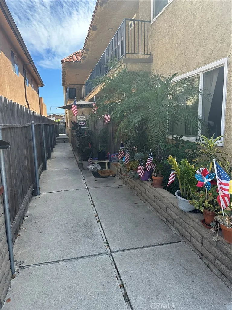 683 W 12th #2 San Pedro, CA 90015