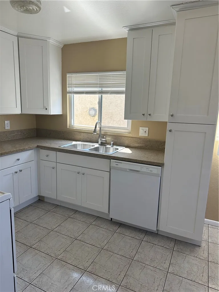 683 W 12th #2 San Pedro, CA 90015