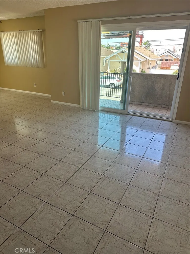 683 W 12th #2 San Pedro, CA 90015