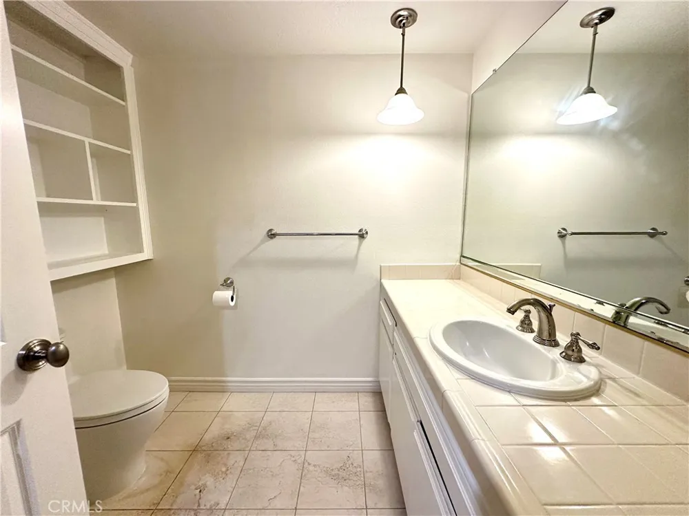 2545 Via Campesina #204 Palos Verdes Estates, CA 90274