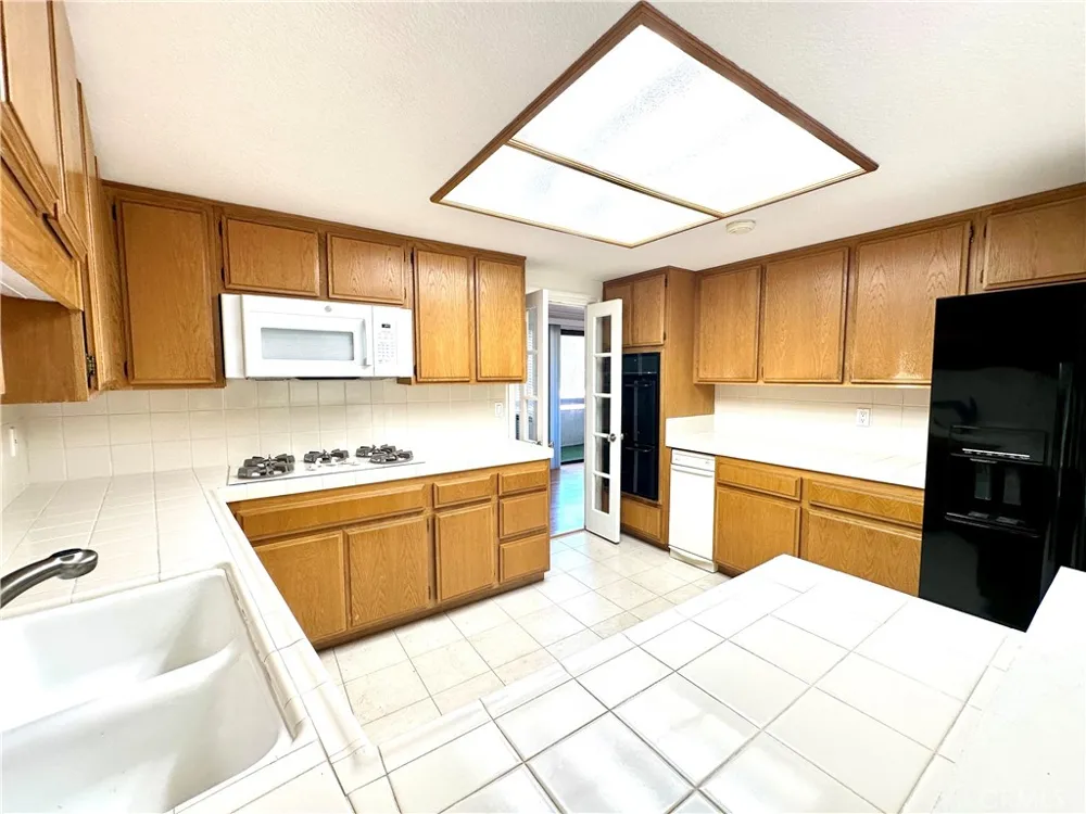 2545 Via Campesina #204 Palos Verdes Estates, CA 90274