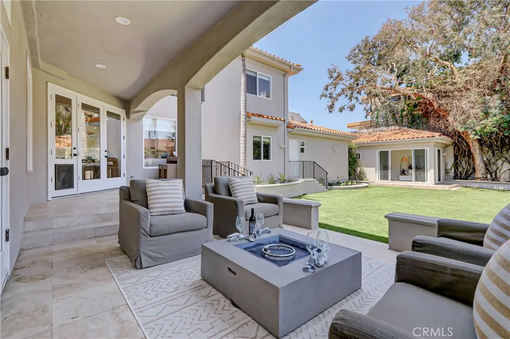 819 11th Manhattan Beach, CA 90266