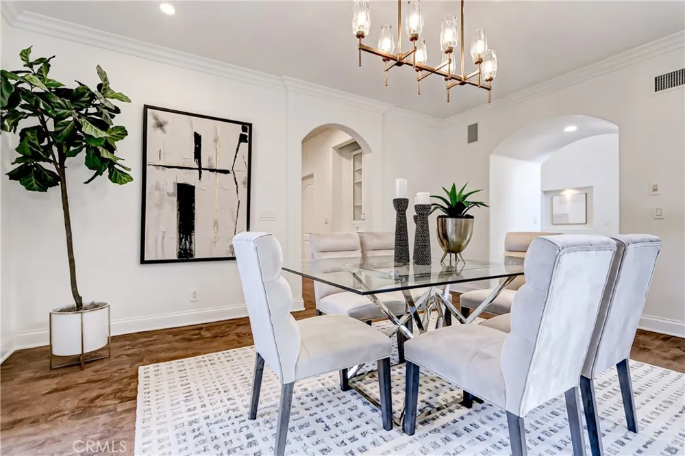 819 11th Manhattan Beach, CA 90266