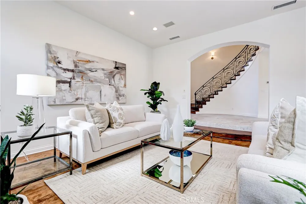 819 11th Manhattan Beach, CA 90266