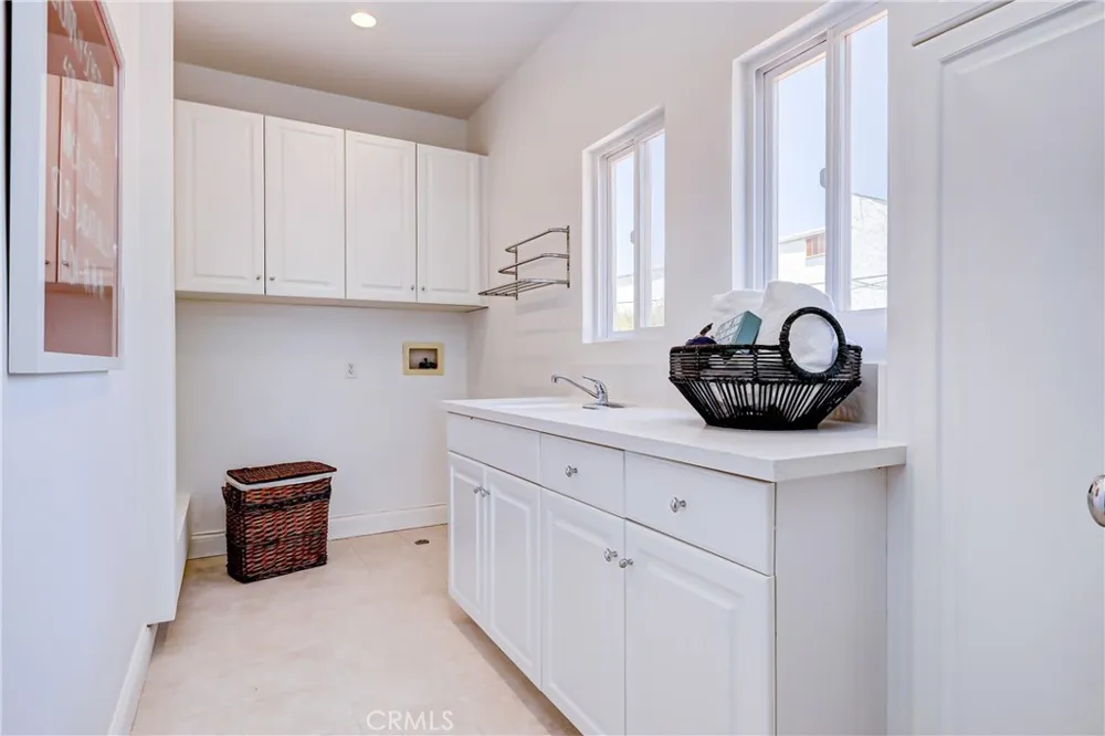 819 11th Manhattan Beach, CA 90266