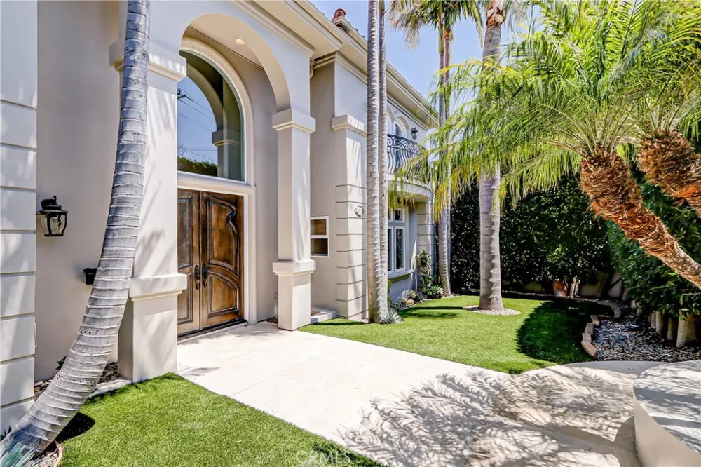 819 11th Manhattan Beach, CA 90266