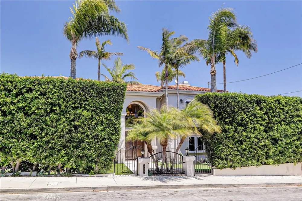 819 11th Manhattan Beach, CA 90266