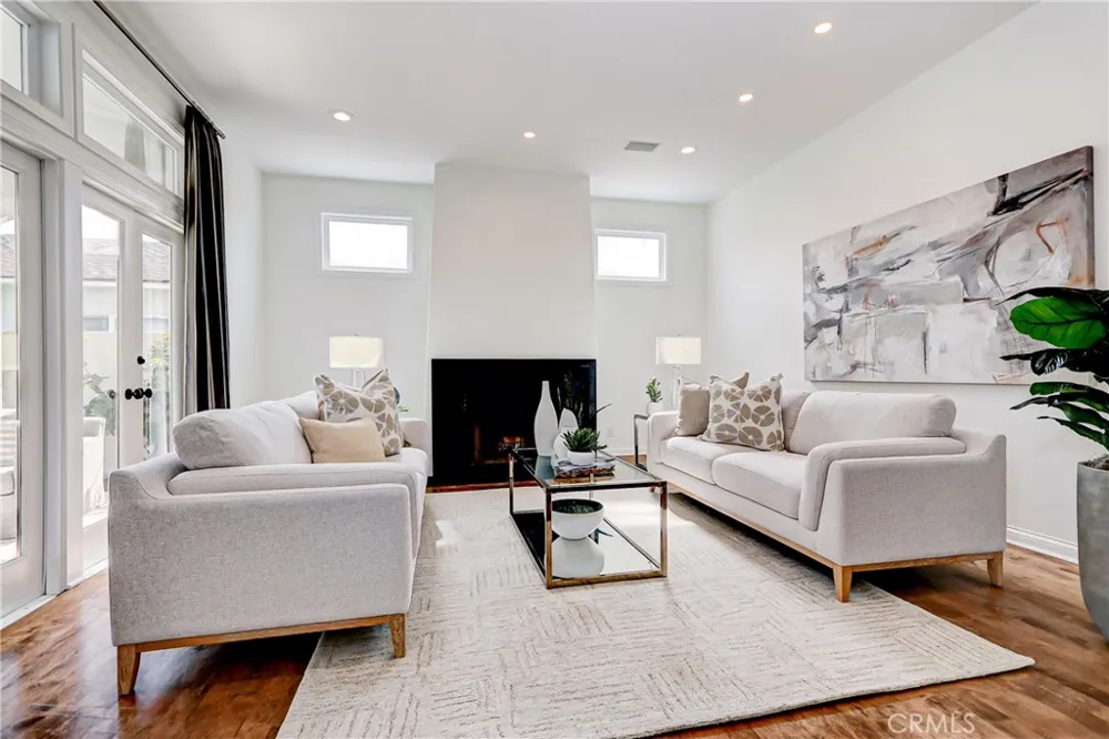 819 11th Manhattan Beach, CA 90266