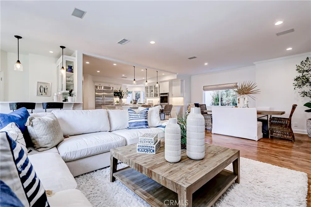 819 11th Manhattan Beach, CA 90266
