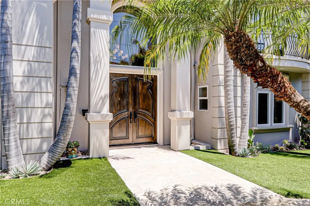 819 11th Manhattan Beach, CA 90266