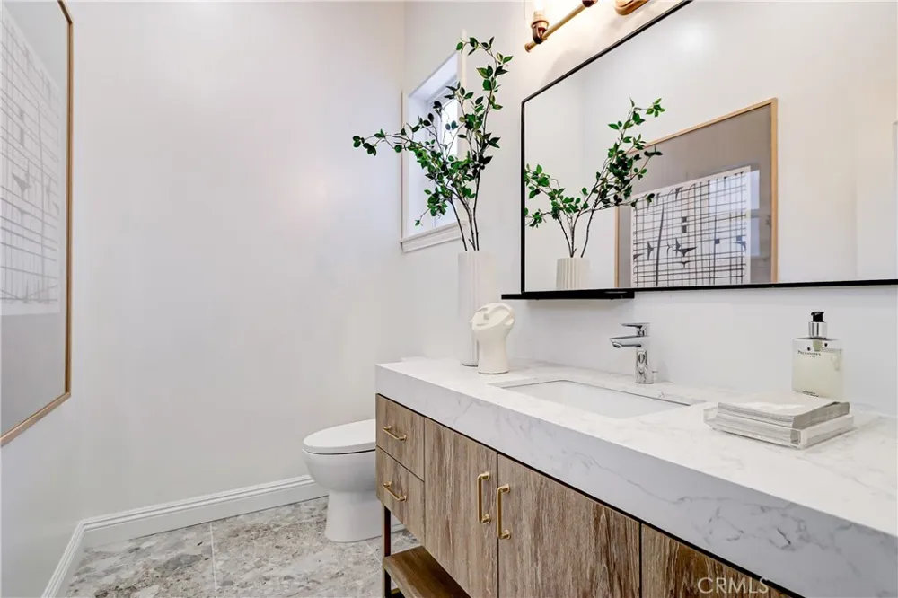 819 11th Manhattan Beach, CA 90266