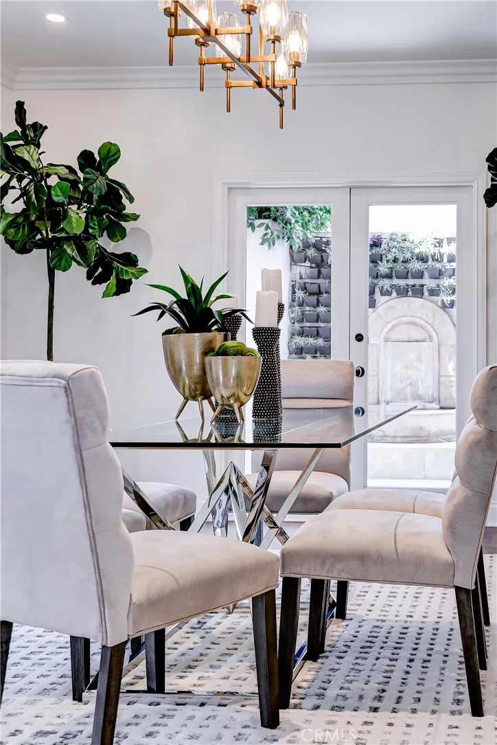 819 11th Manhattan Beach, CA 90266