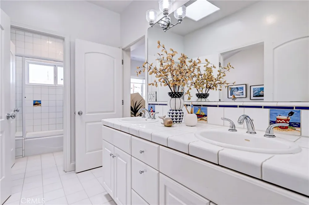 819 11th Manhattan Beach, CA 90266