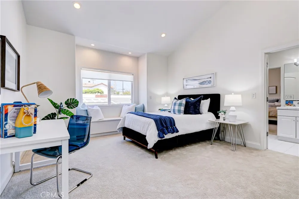 819 11th Manhattan Beach, CA 90266