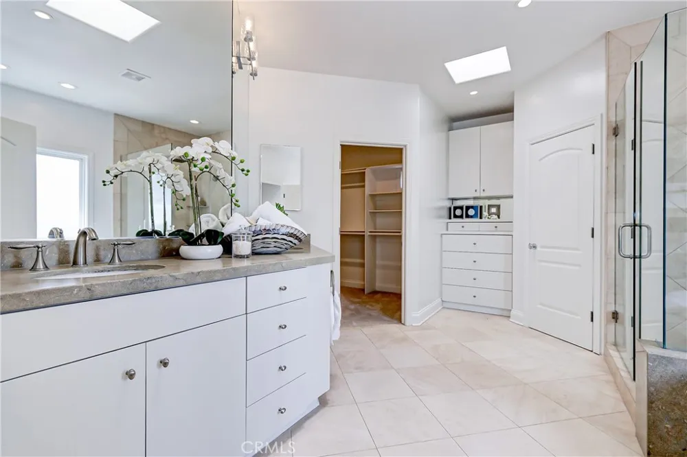 819 11th Manhattan Beach, CA 90266