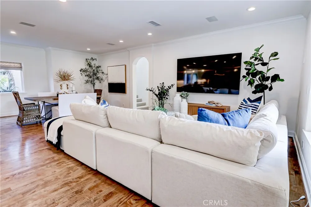 819 11th Manhattan Beach, CA 90266