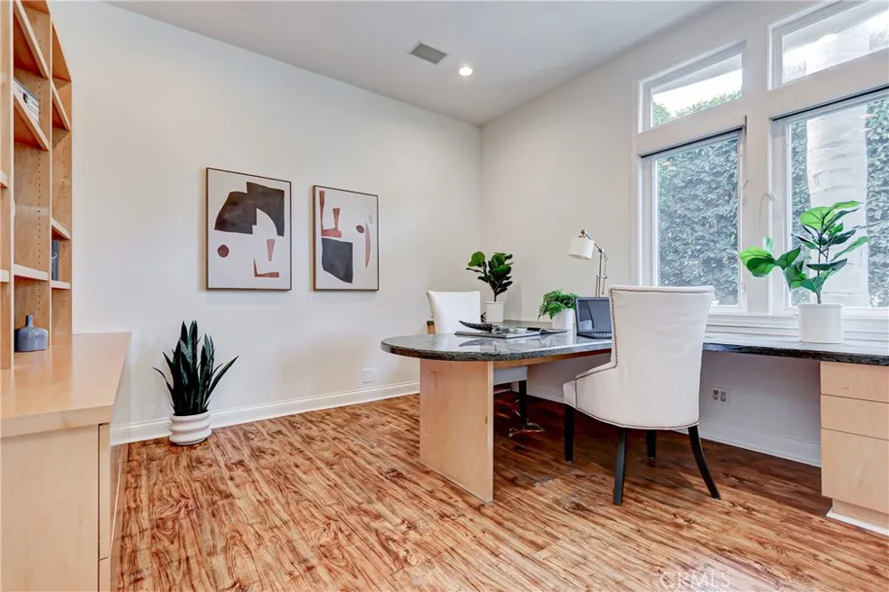819 11th Manhattan Beach, CA 90266