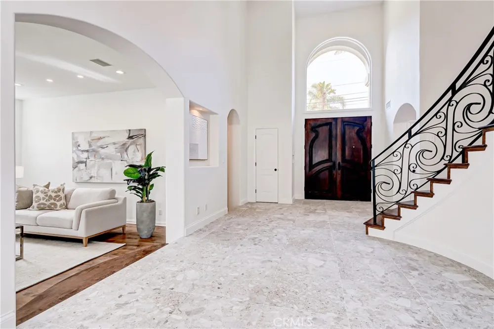 819 11th Manhattan Beach, CA 90266